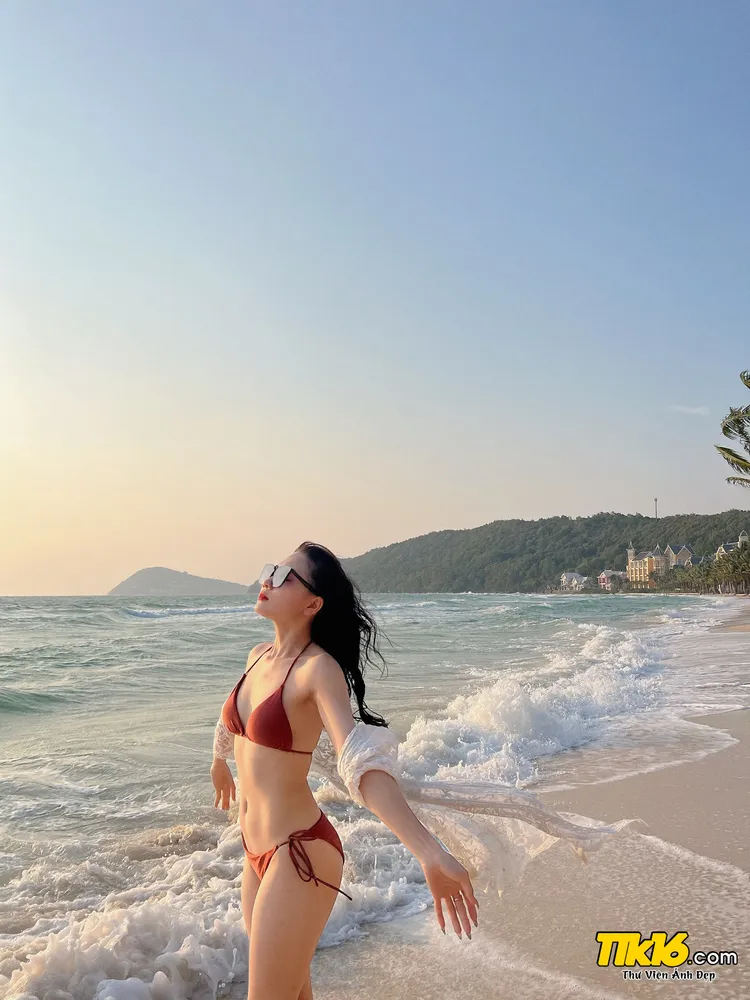 Lan Anh Hà bikini