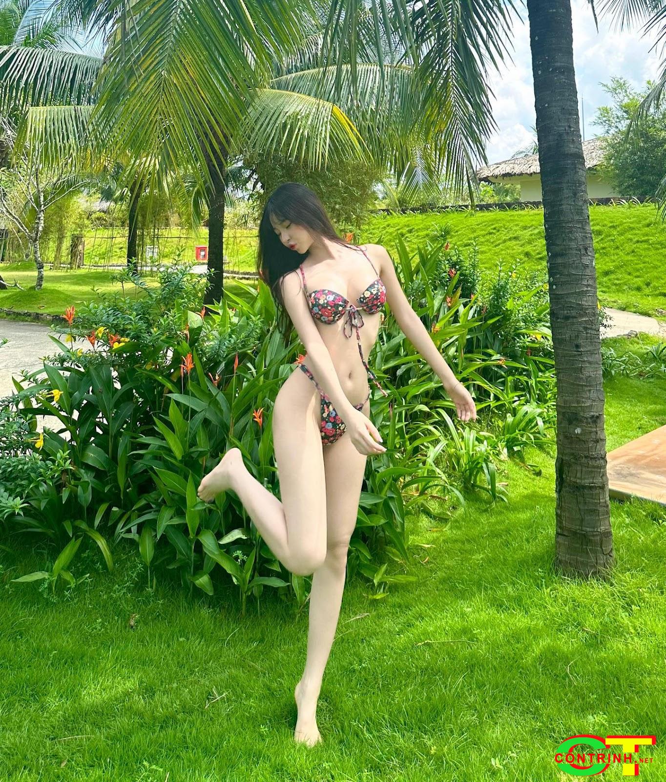 anh-uyen-ni-mac-bikini-ho-bao-chup-hinh-sieu-nuot